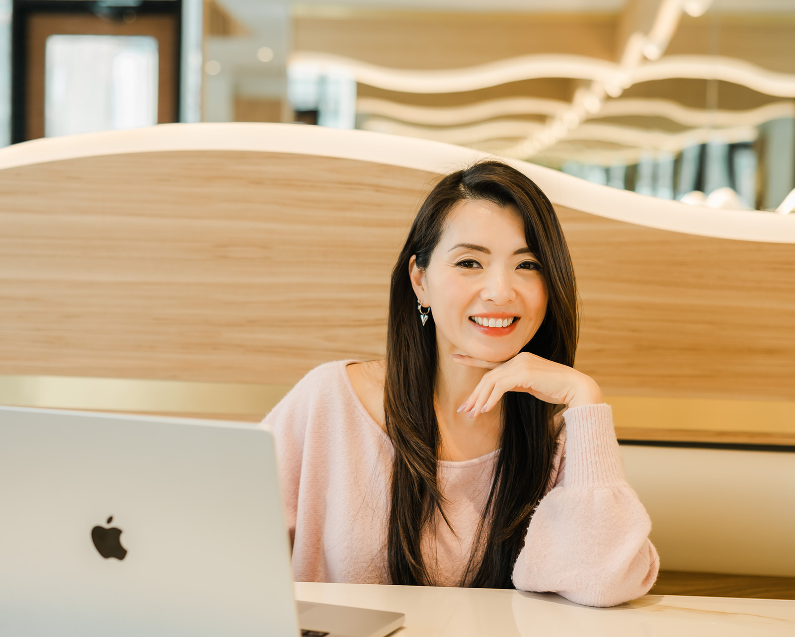 Bright & airy branding photo of a digital marketing female professional on a laptop at a coffee shop